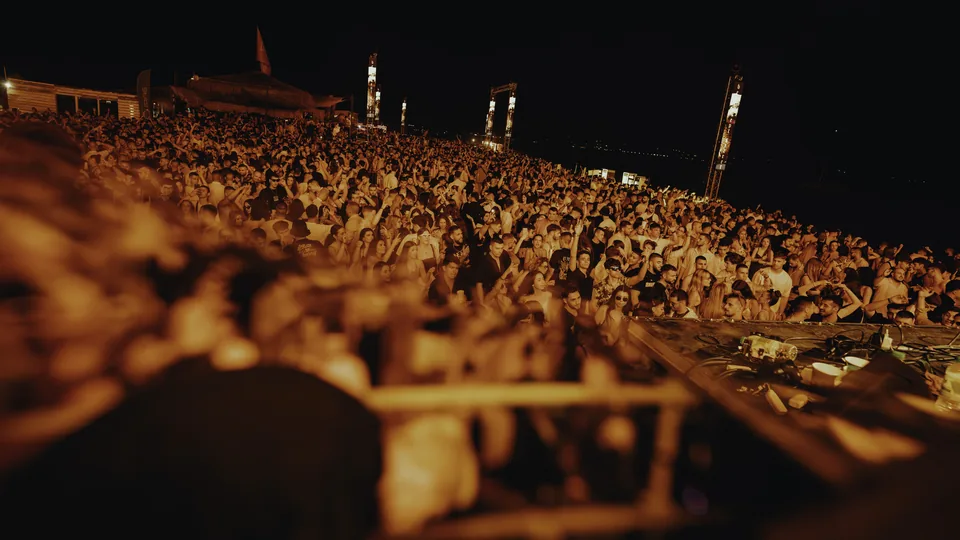 DARA performing at 15 Years Kite Bar Festival